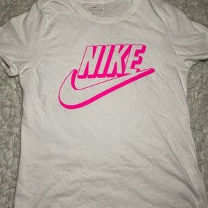 Basic NIKE tee